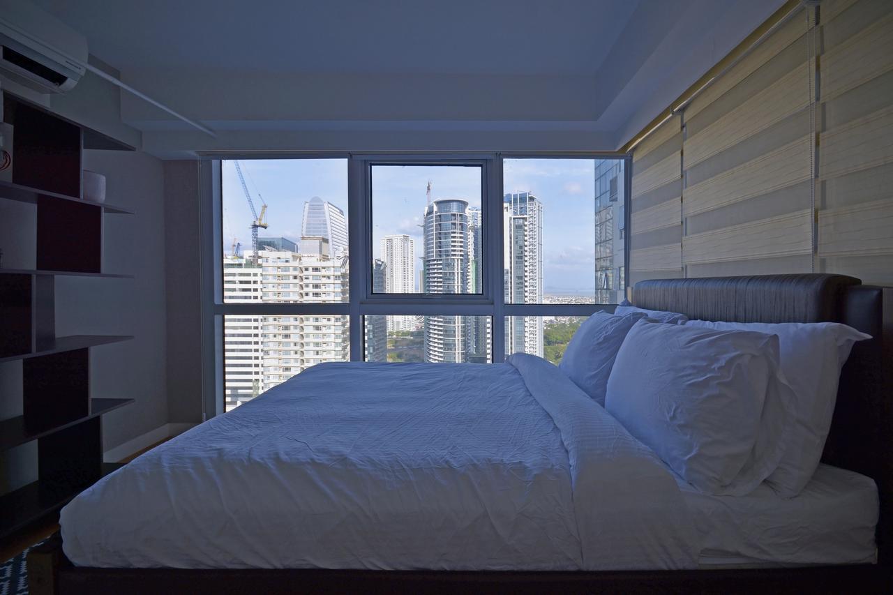 Victoria Soho Suites Манила Экстерьер фото
