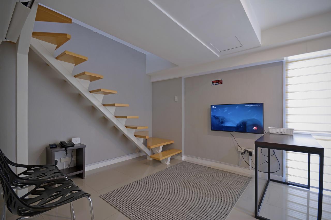 Victoria Soho Suites Манила Экстерьер фото
