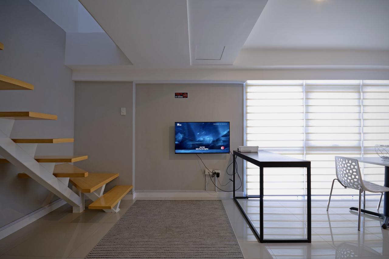 Victoria Soho Suites Манила Экстерьер фото