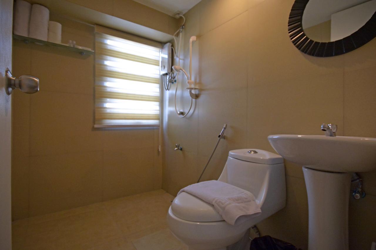 Victoria Soho Suites Манила Экстерьер фото