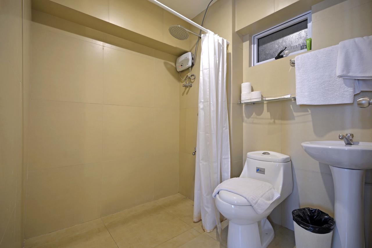 Victoria Soho Suites Манила Экстерьер фото