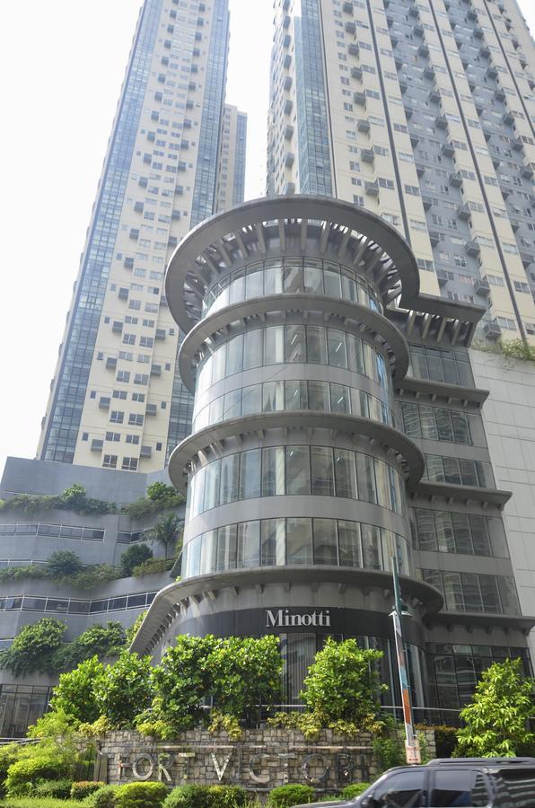 Victoria Soho Suites Манила Экстерьер фото